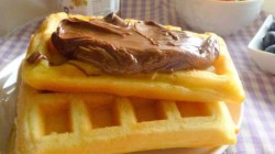 Waffle con crema di nocciole e frutta (3)