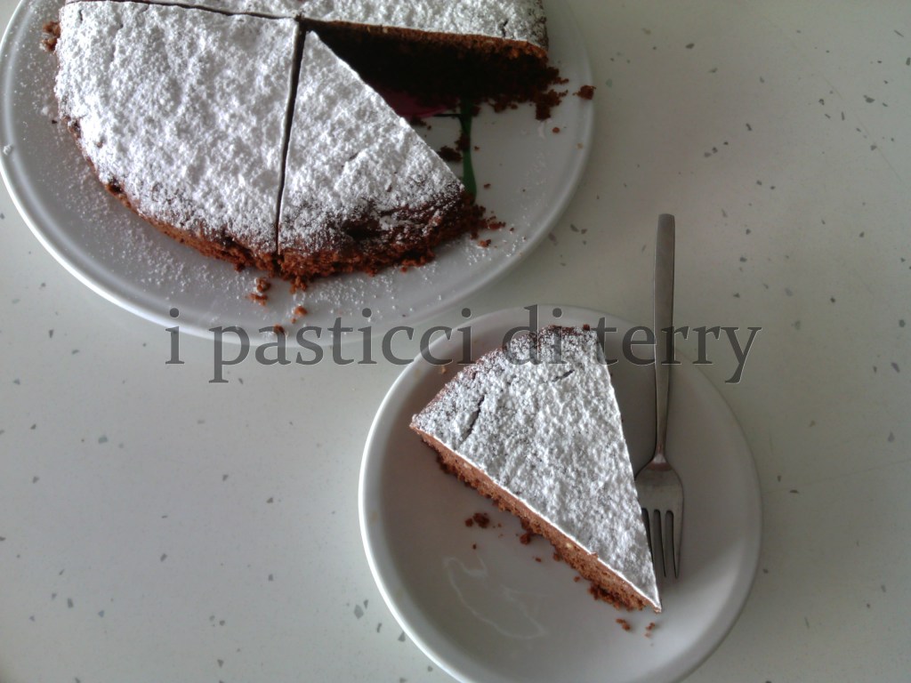 Torta cioccolato e frutta secca
