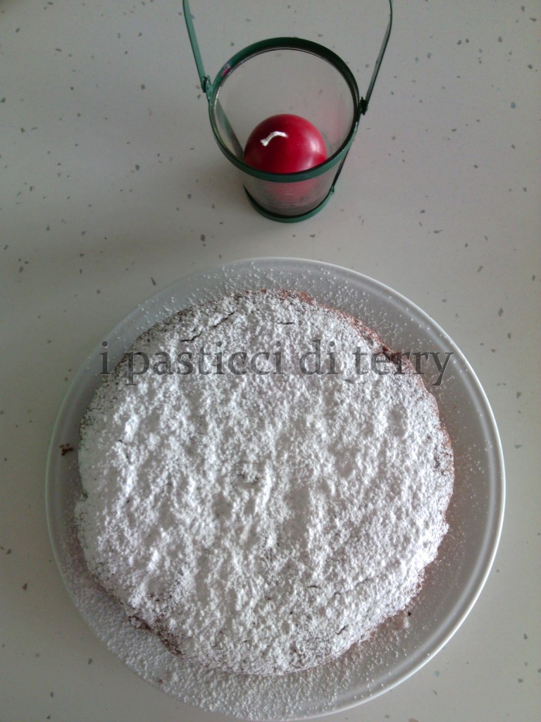 Torta cioccolato e frutta secca (6)