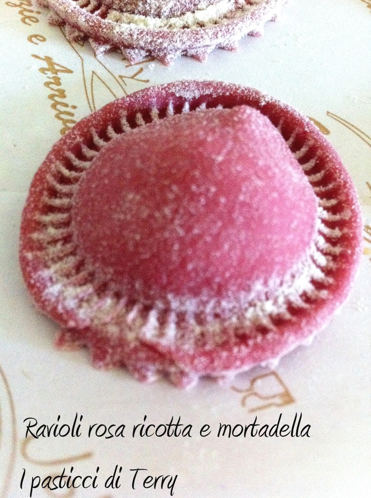 Ravioli rosa ricotta e mortadella (3)