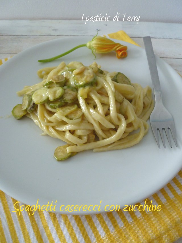 Spaghetti caserecci con zucchine (10)