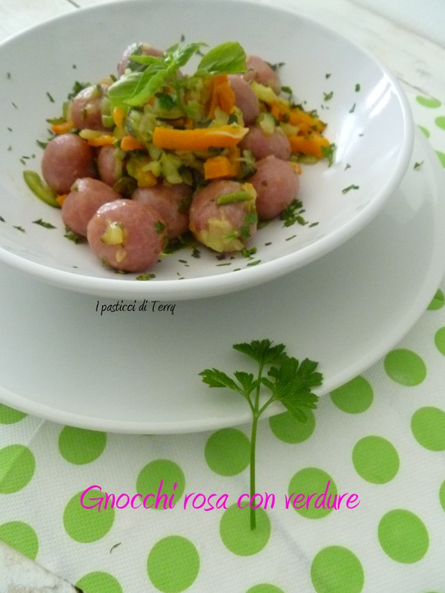 Gnocchi rosa con verdure (14)