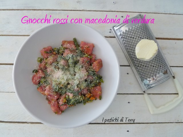 Gnocchi rossi con macedonia di verdure (11)