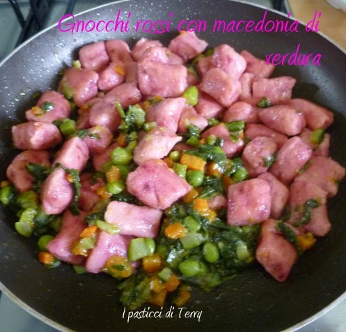 Gnocchi rossi con macedonia di verdure (7)