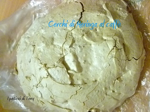 Semifreddo con meringhe al caffè (2)