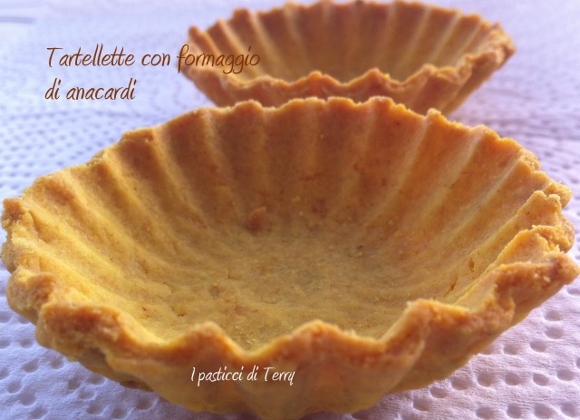 Tartellette con formaggio di anacardi (13-1)