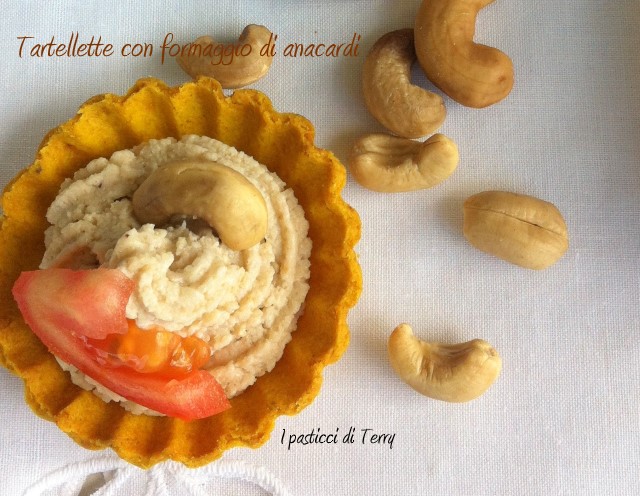 Tartellette con formaggio di anacardi (33-1)