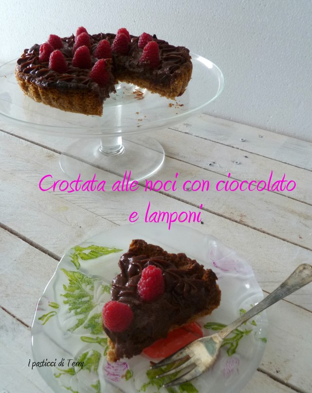 Crostata alle noci con cioccolato e lamponi (11)