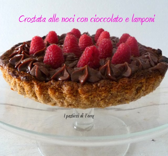 Crostata alle noci con cioccolato e lamponi (4)