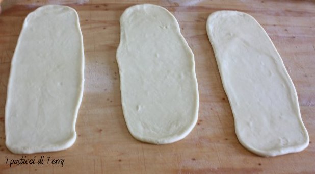 pan-brioche-di-roselline-con-confettura-di-mirtilli-01