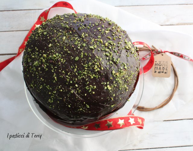 panettone-con-crema-di-pistacchio-e-cioccolato-2