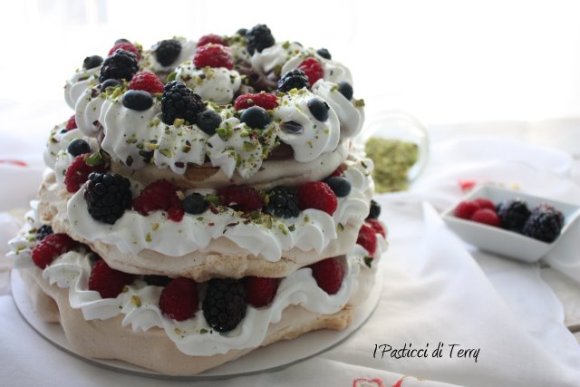 pavlova-naked-cake-11