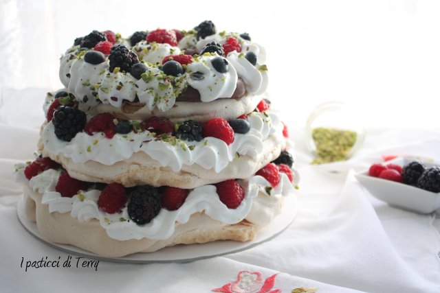 pavlova-naked-cake-16