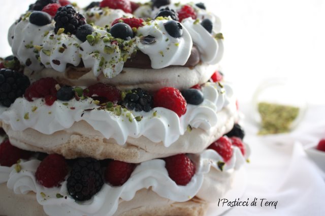 pavlova-naked-cake-17