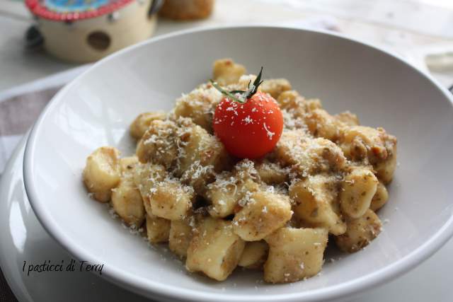 Gnocchi di ricotta con patè eoliano (15)