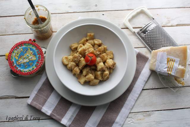 Gnocchi di ricotta con patè eoliano (7)