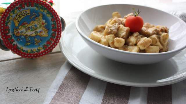 Gnocchi di ricotta con patè eoliano (9)