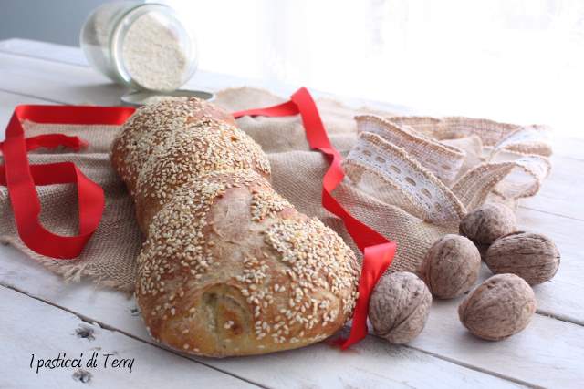 Torciglioni di pane con noci e semi di sesamo (16)