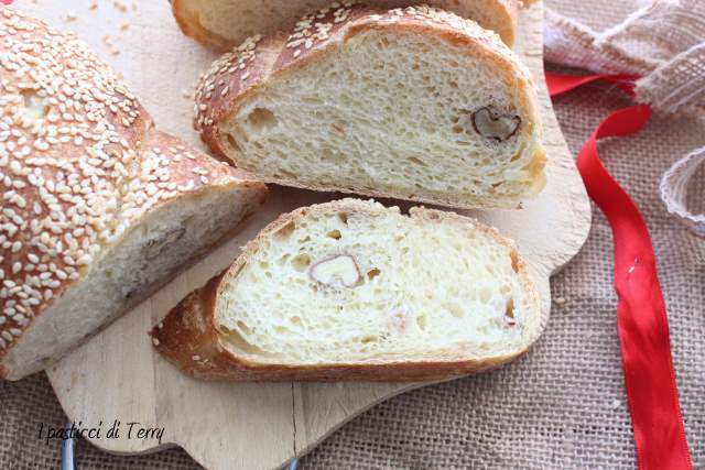 Torciglioni di pane con noci e semi di sesamo (19)