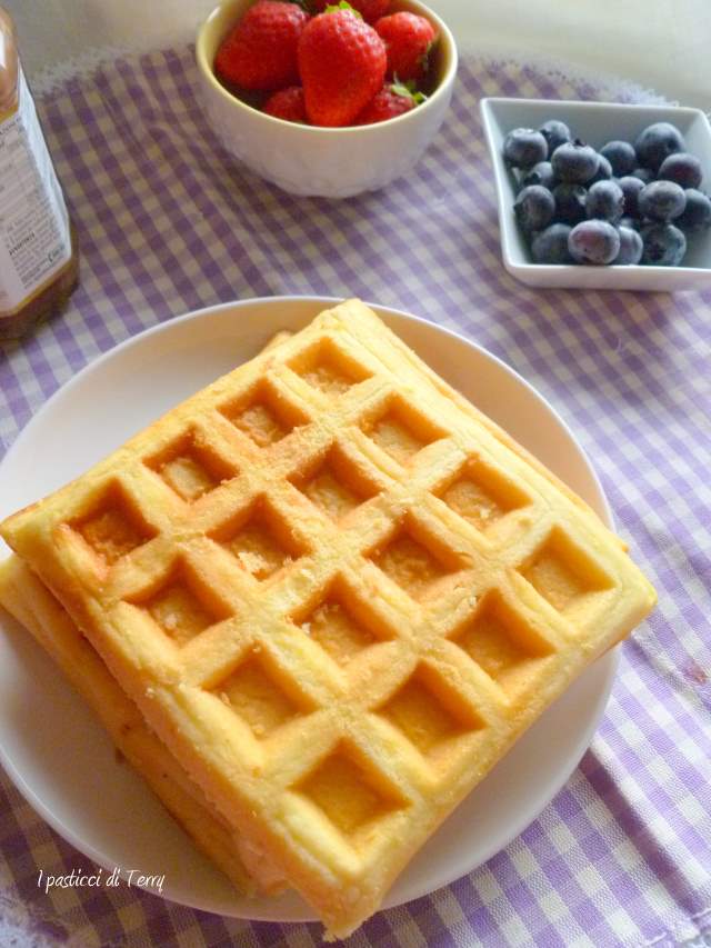 Waffle con crema di nocciole e frutta (5)