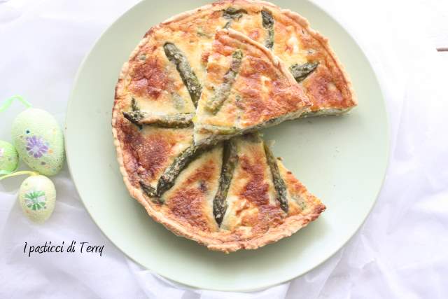 Quiche con asparagi fave e feta (13)