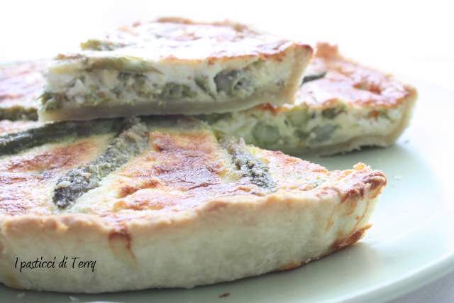 Quiche con asparagi fave e feta (14)