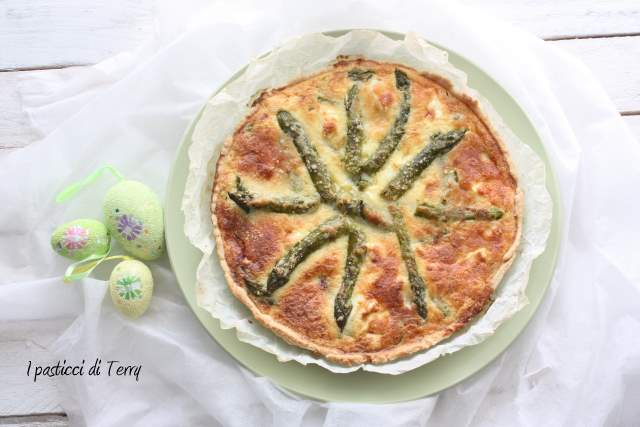 Quiche con asparagi fave e feta (6)