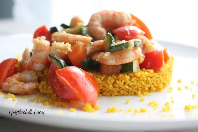 Cous cous alla curcuma con gamberetti e verdure (5)