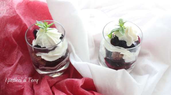 Trifle cheesecake con salsa ai mirtilli (3)