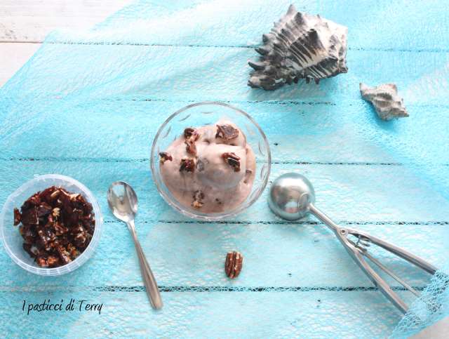 Gelato furbo alla crema gianduia con croccante di noci pecan ( (12)