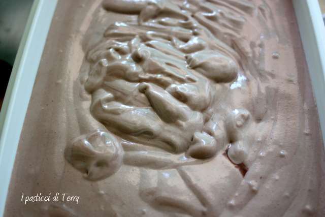 Gelato furbo alla crema gianduia con croccante di noci pecan (2)
