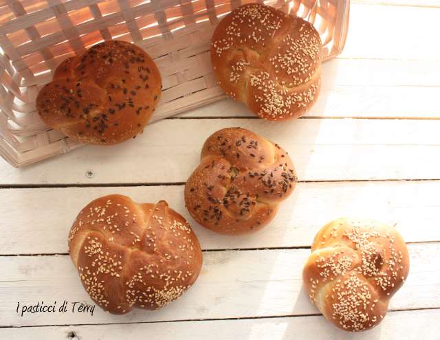 Nodi di pane con semi vari (10)