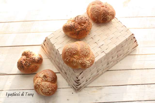 Nodi di pane con semi vari (9)