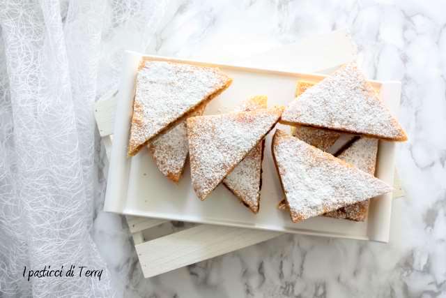 Tramezzini di torta con confettura (1)
