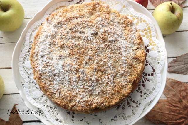 Dolce Torta Sbriciolata Di Semola E Nocciole Con Mele Caramellate I Pasticci Di Terry