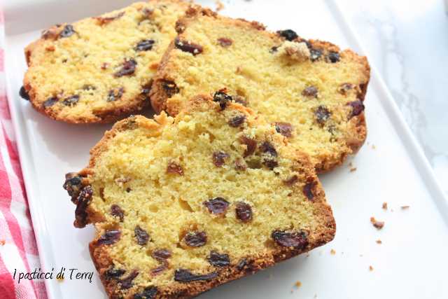 Plumcake uvetta e frutti rossi (13)