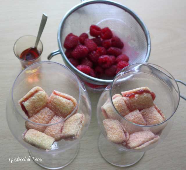 Delia's Christmas Trifle (3)