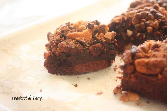 Brownies al cioccolato con biscotti (3)