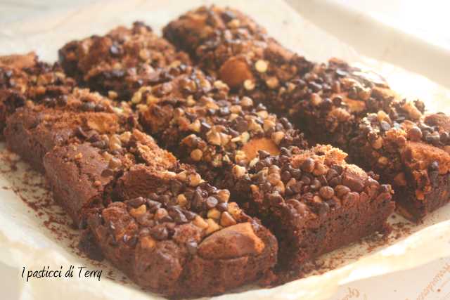 Brownies al cioccolato con biscotti (5)