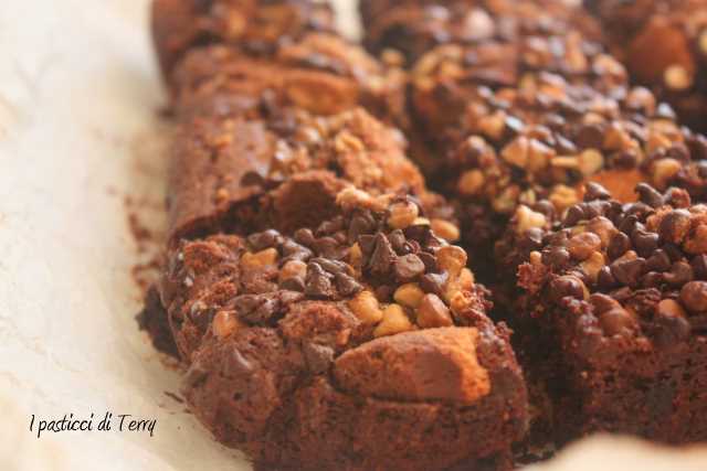 Brownies al cioccolato con biscotti (7)