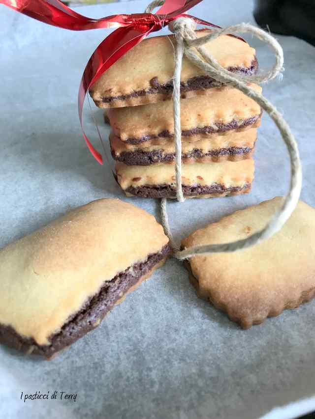 Biscotti con frolla e crema avanzata da Crostata cioccolato e lamponi