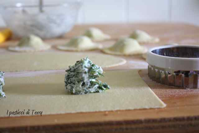 Ravioli ricotta e agretti (2)