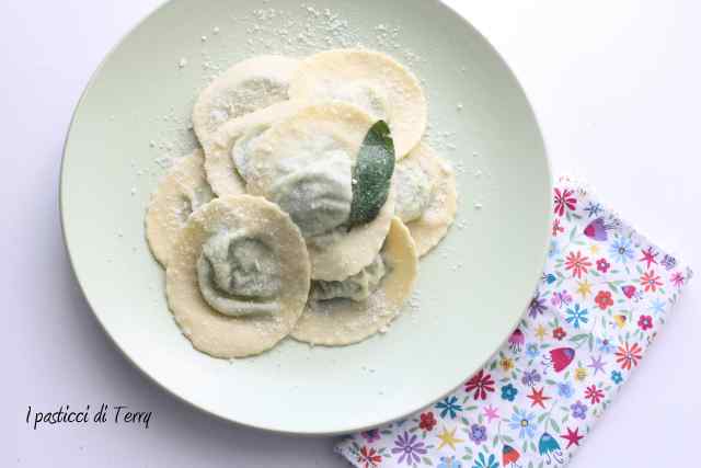 Ravioli ricotta e agretti (4)