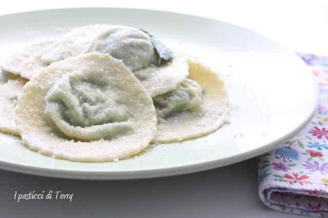 Ravioli ricotta e agretti (5)