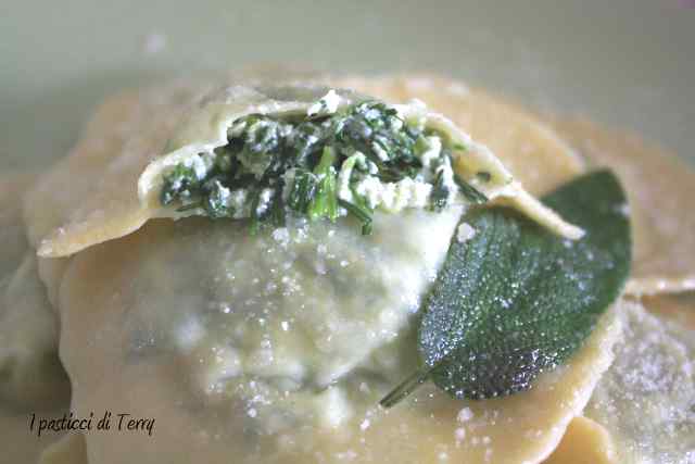 Ravioli ricotta e agretti (7)